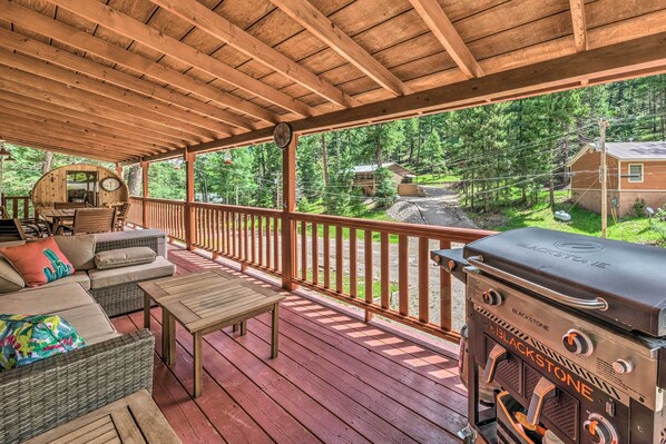 Cloudcroft Vacation Rental | 3BR | 3BA | 1,900 Sq Ft | Stairs Required