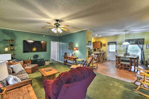 Living Room | Smart TV | Full Sleeper Sofa | Central A/C & Heating