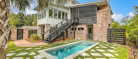 Enjoy a sunny day in this fantastic private pool.