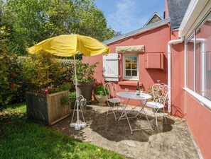 Plant, Property, Window, Sky, Building, Chair, Table, Shade, Outdoor Furniture, Tree