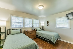 Bedroom-Two Twin Beds