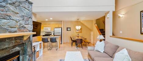 Living Room - Hardwood floors throughout, open concept leading to dining room, the perfect space for after ski/biking hanging out