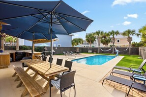 Dine poolside in paradise!