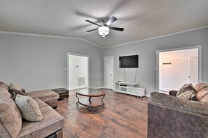 Living Room | Smart TV | Central Air Conditioning & Heating