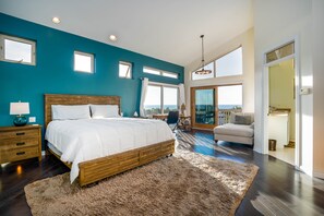 Stare at Chicago and endless sky and lake from the master bedroom with en suite