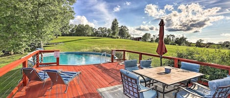 Williamstown Vacation Rental | 4BR | 2BA | 2,760 Sq Ft | 4 Steps to Enter