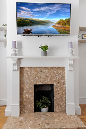 Living Room / Lounge