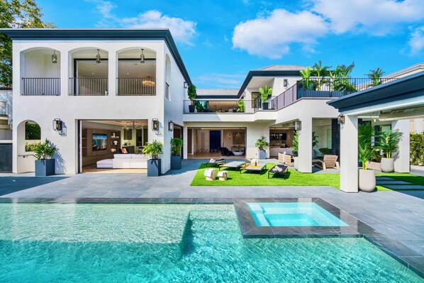 Villa Ruya By LuxJB. For First-Class Travelers!