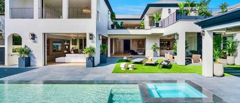 Villa Ruya by LuxJB: LA's finest vacation villas & mansion rentals by owners.