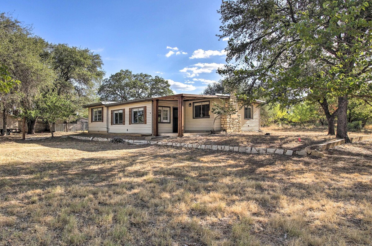 Lake LBJ Cabin: Walk to Parks & Boat Ramp!