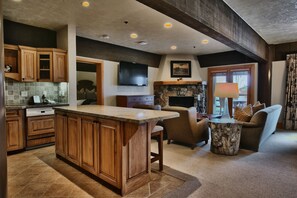 Flooring, Screen, Hardwood, Indoors, Floor