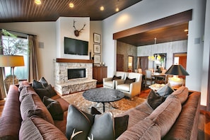 Living Room,Room,Indoors,Couch,Furniture