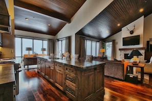 Hardwood,Flooring,Floor,Room,Indoors