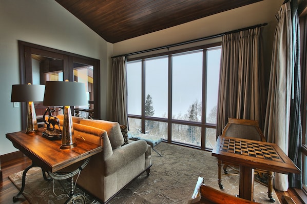Living Room,Room,Indoors,Couch,Furniture