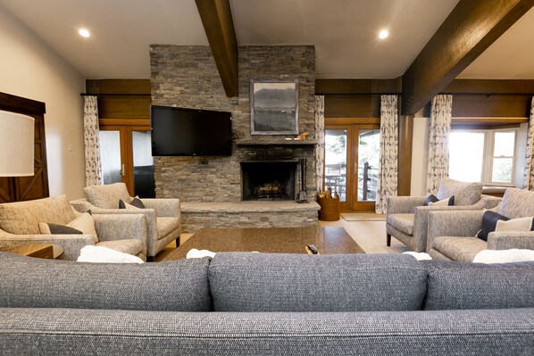 Living Room, Room, Indoors, Couch, Furniture
