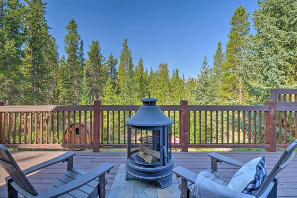 Great wrap around deck, ski resort views, firepit and plenty of seating areas