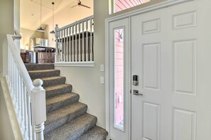 Entryway | Keyless Entry | Free WiFi