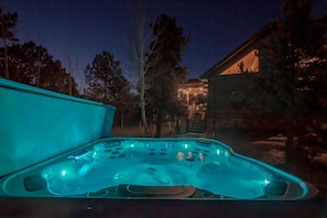 6 person hot tub.