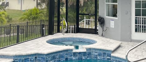 All NEW!! - heated pool/spa, pavers & panoramic lanai cage in Dec 2023!