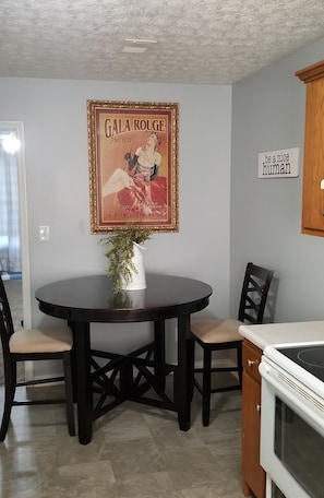 Kitchen table 