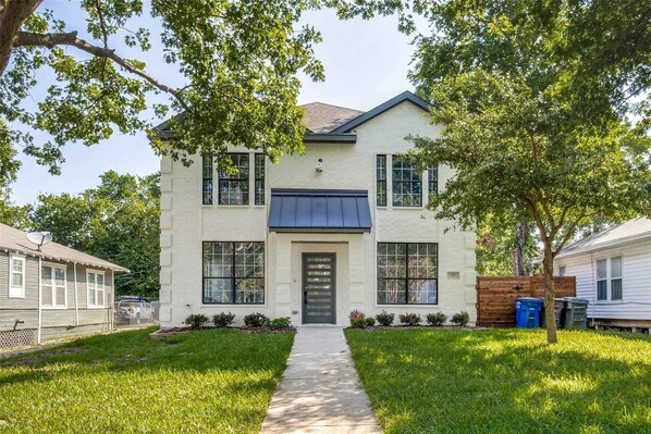 Mid-Century Modern Style Home 