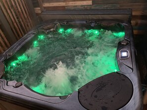 6 person outdoor spa 