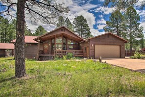 Cabin Exterior | Front Porch