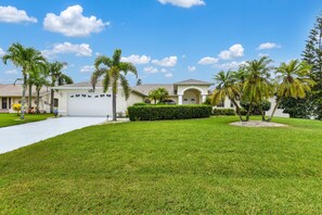 Suite of Dreams – 3 Bed/2 Bath Electric Heated Pool/Spa Home in SE Cape Coral