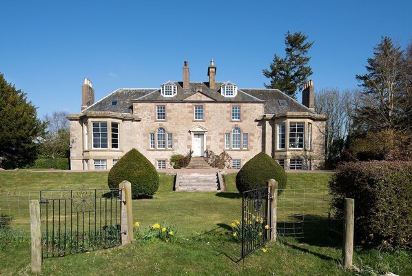 Cairnbank - the impressive facade of this Georgian country house