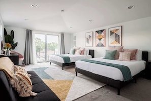 Bedroom 3 with 2 queen beds