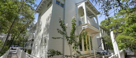 NEW CONSTRUCTION, GUEST COTTAGE OYSTER IN SEASIDE, FL!