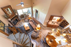 This beautiful condo sleeps 10!