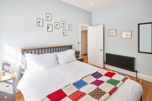The Old School House, Pickering - Host & Stay