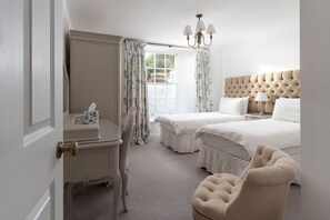 Front bedroom configured with twin beds