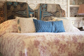 Beau Repaire, Yorkshire: The pretty bedroom