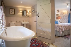 Beau Repaire, Yorkshire: En-suite bathroom with a free-standing, roll-top bath