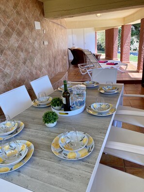 Outdoor dining