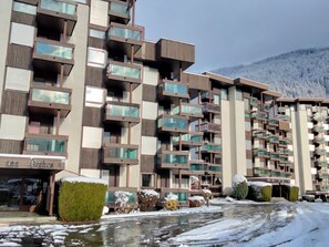 Bâtiment, Jour, Ciel, Fenêtre, Lumière, Neige, Bloc Tour, Architecture, Design Urbain, Quartier