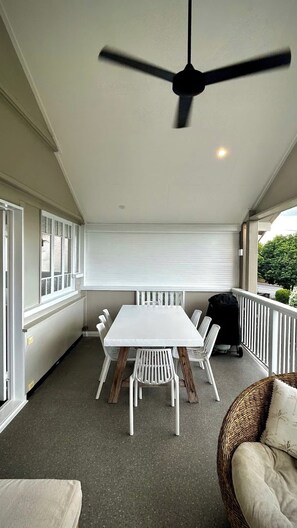 Urban 4, Inviting al fresco dining
