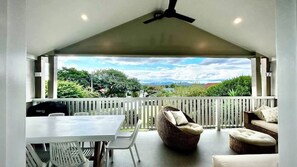 Urban 4, Inviting al fresco dining