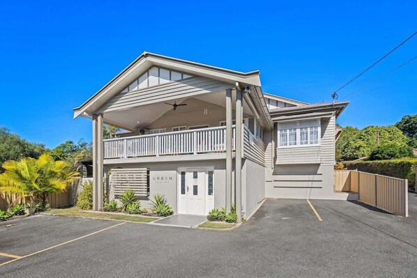 Urban 4, Stunning exterior
