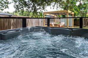 Bain à remous extérieur