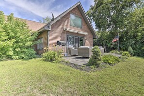 Private Patio | Retractable Awning | Pellet Grill (Pellets Provided)