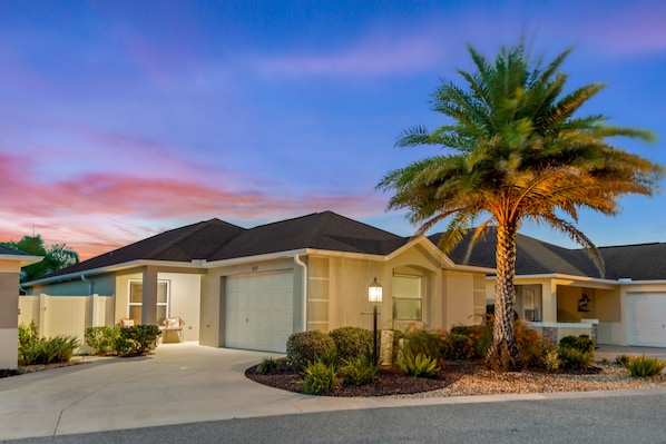 Beautiful Courtyard Villa in The Village of Charlotte