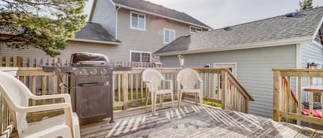 Deck view with amenities