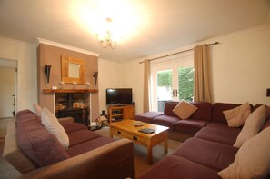 Living Room With Seating For Ten