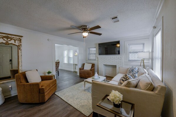 Living Room - The living room has comfortable seating for your group to watch movies or an Alabama Football game.