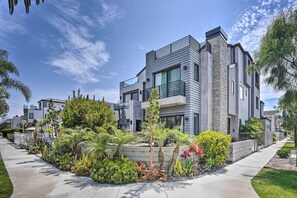 Home Exterior | Stairs Required