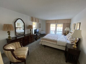 Master bedroom - King bed.