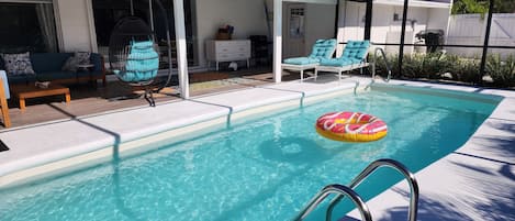 Heated pool under a screened in lanai! Fully fenced and tropical!